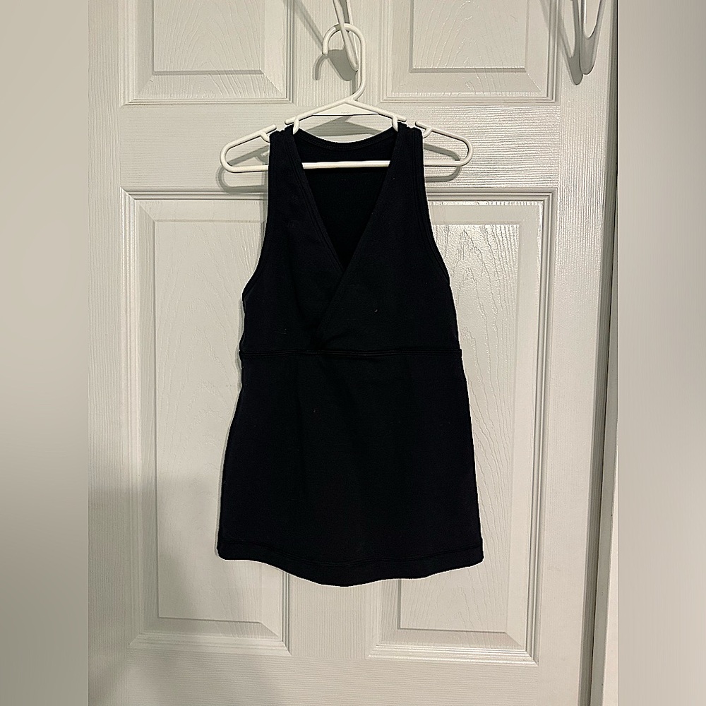 Lululemon cross tank top waist-length in black